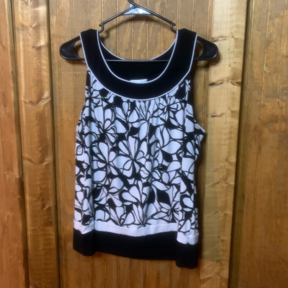 Women’s sleeveless tops
